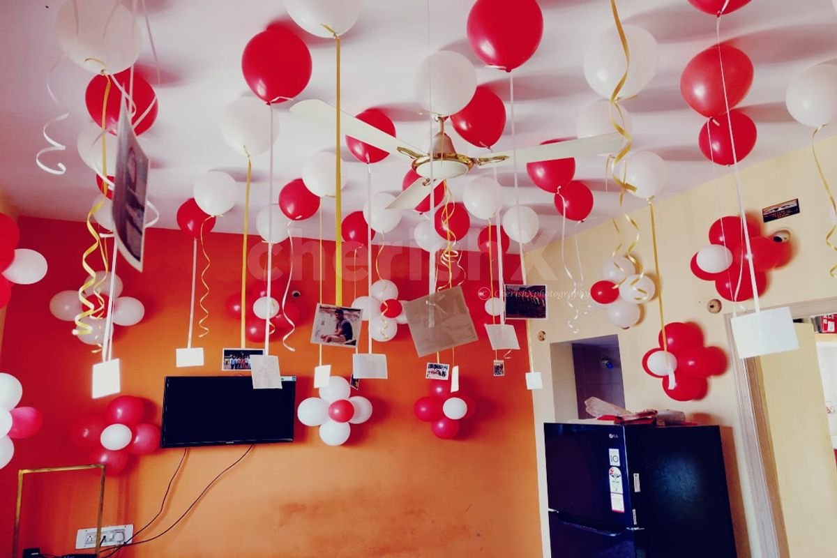 suprise party  photoshot balloon decor